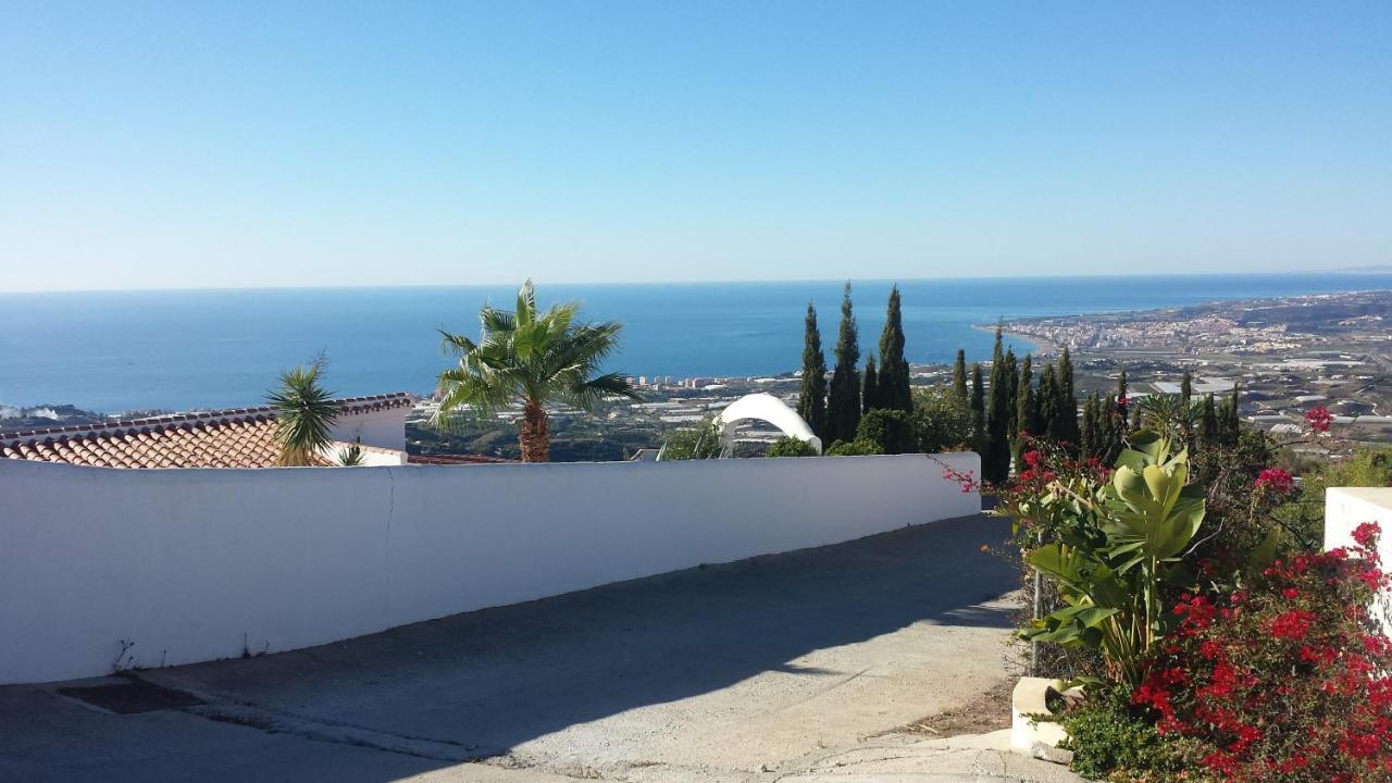 Villa Perla Blanca Sayalonga Eksteriør bilde