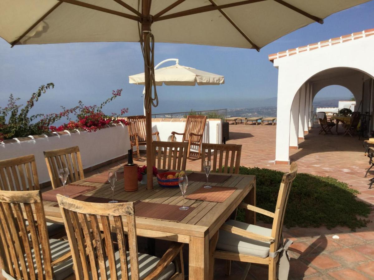 Villa Perla Blanca Sayalonga Eksteriør bilde