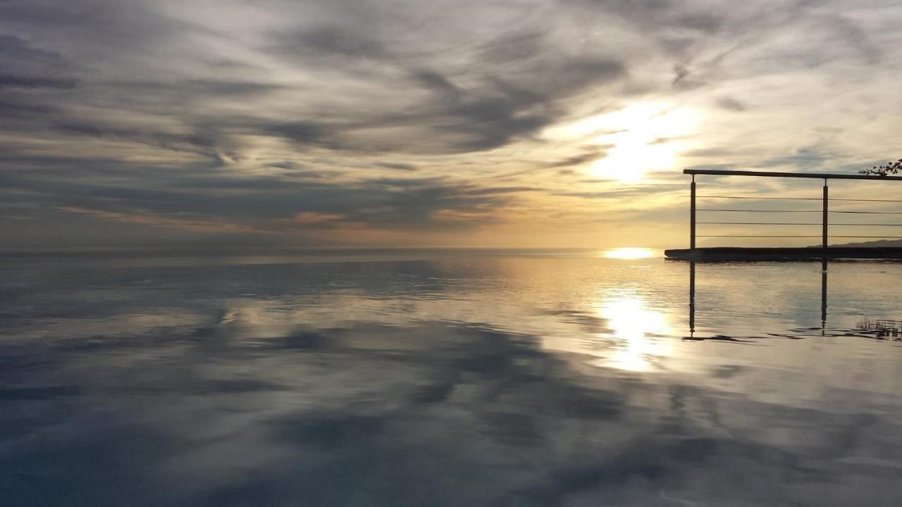 Villa Perla Blanca Sayalonga Eksteriør bilde
