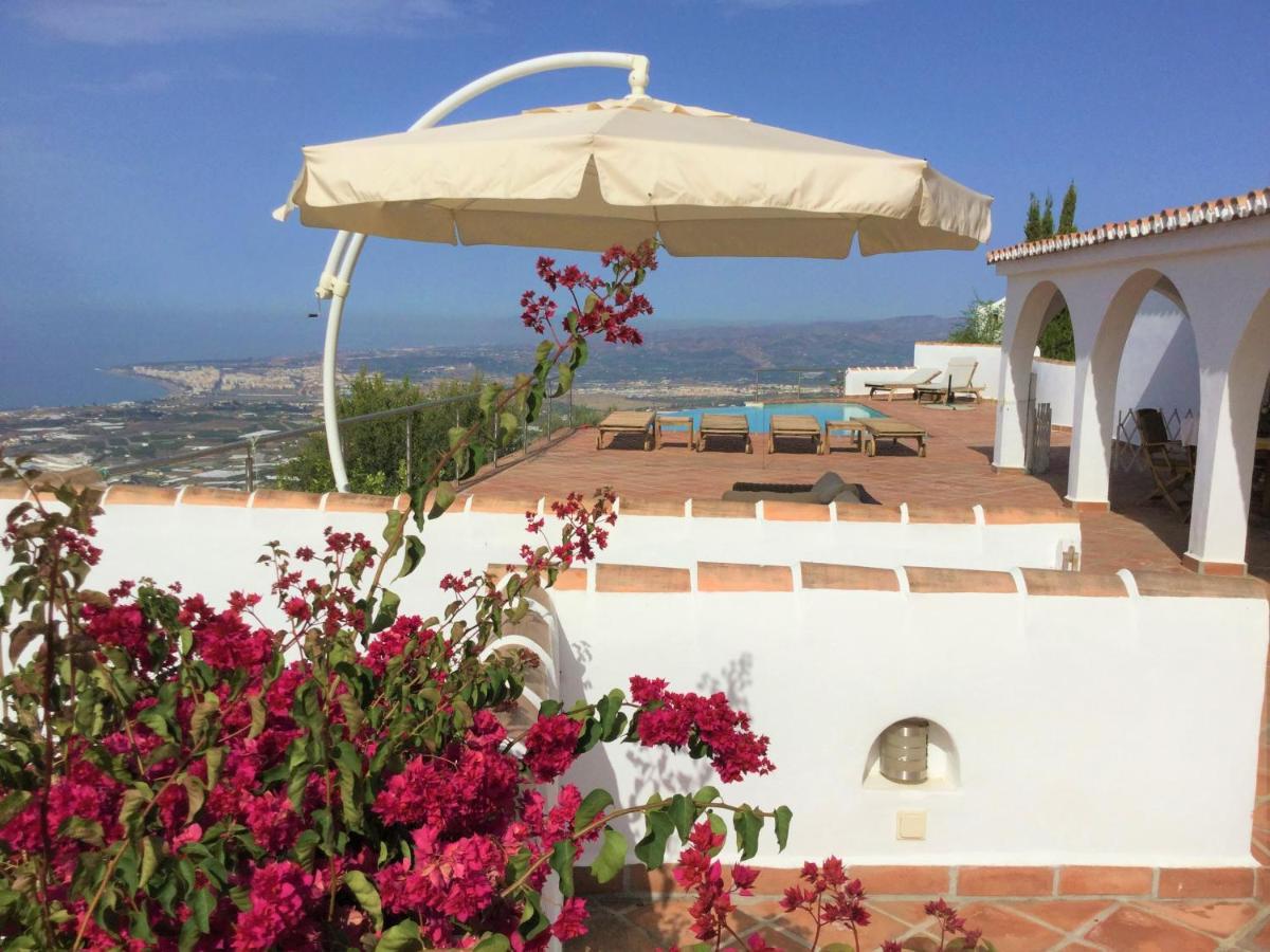 Villa Perla Blanca Sayalonga Eksteriør bilde