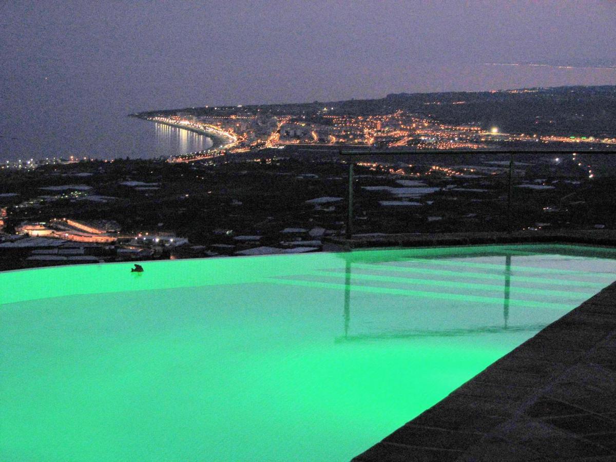 Villa Perla Blanca Sayalonga Eksteriør bilde